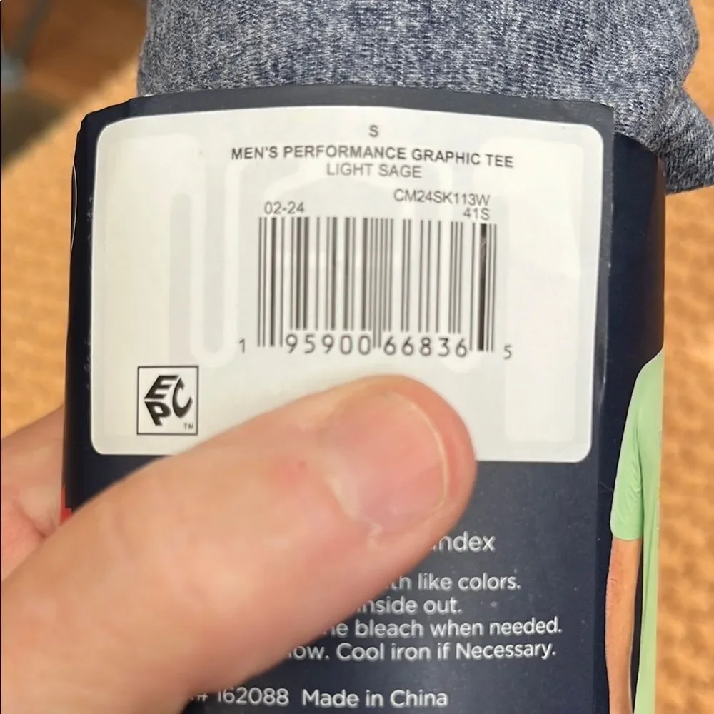 NWT 2 Chaps Men's Performance Graphic Tees with free Coozy!